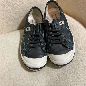 𝅺NWOT Cat - Wato caterpillar leather sneakers